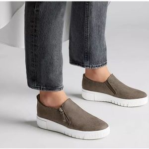 Soul Turner by Naturalizer, Slip on sneaker. EXCELLENT CONDITION.
